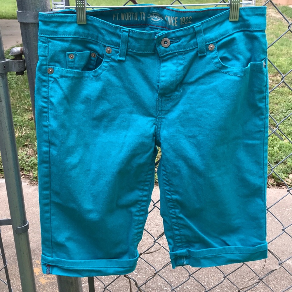 Dickies women’s Bermuda shorts in turquoise-sz 8